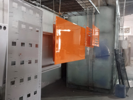 Pintura eletrostática de peças automotivas