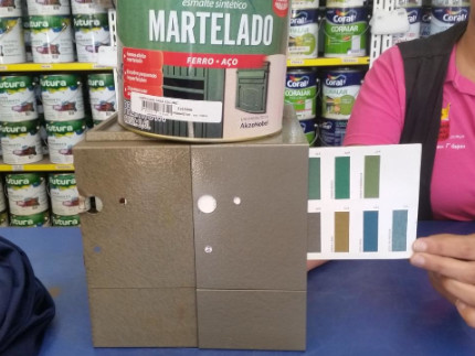 Pintura de perfis de alumínio